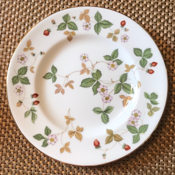 Wedgwood Other - Wedgwood Wild Strawberry Pattern Dessert/Pie Plate ~7 in